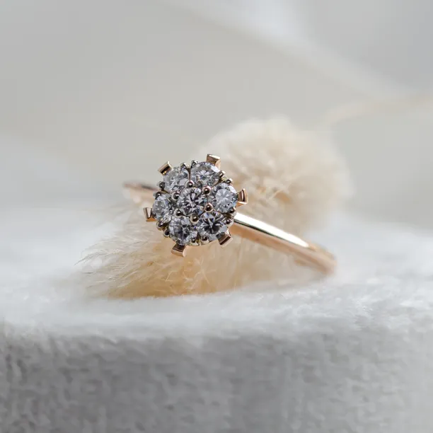 Angled view of the AUDREY gold ring with pavé moissanites