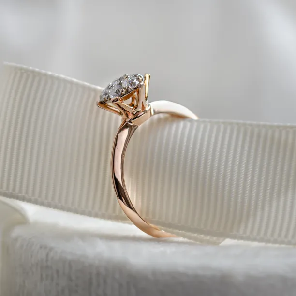 Side detail of the AUDREY gold ring with pavé moissanites