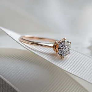 Angled view of the AUDREY gold ring with pavé moissanites