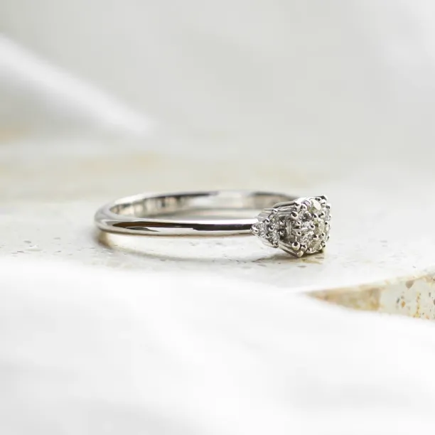 Side view of the BOOGIE gold engagement ring with pavé moissanites