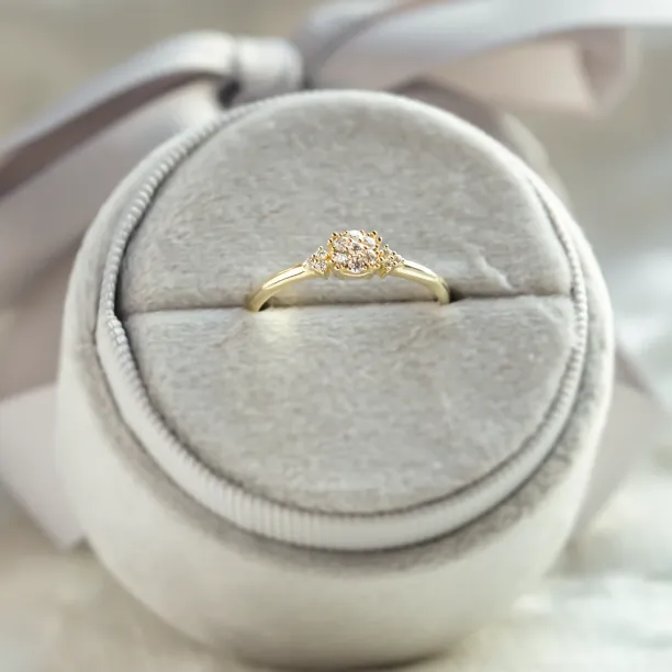 Angled view of the gold BOOGIE engagement ring with its raised pavé setting
