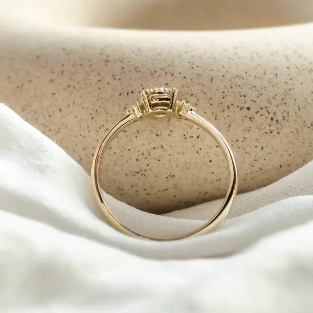 BOOGIE gold engagement ring with pavé moissanites, close-up of the setting