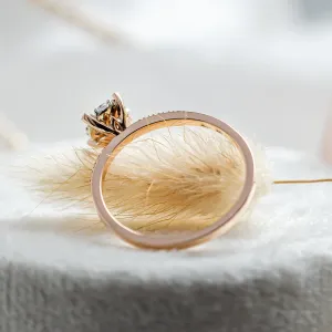 Side detail of the pavé gold ring with moissanite setting