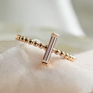 Detail kuličkového prstenu ECLA s baguette moissanitem
