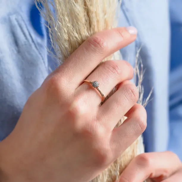 Pavé engagement ring with moissanites LUCY Image