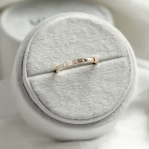 Close-up of the VANNES moissanite ring and its detailed band
