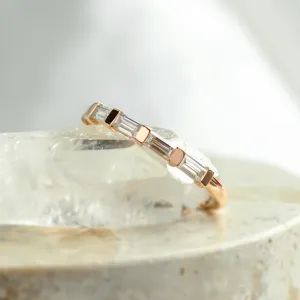 Angled close-up of the VANNES ring with moissanite stones