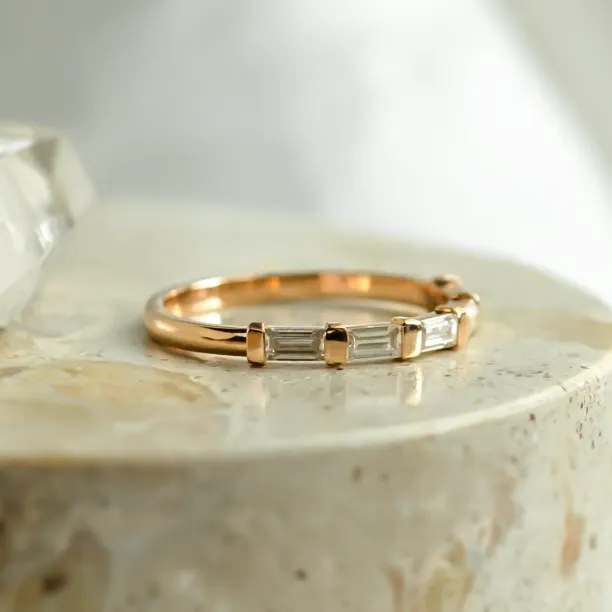 Clear angled view of the VANNES stackable moissanite ring