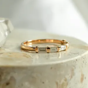 Clear angled view of the VANNES stackable moissanite ring