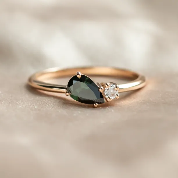 Zlatý Toi et Moi prsten DUALITY se zeleným lab grown diamantem ve tvaru pear a bílým diamantem
