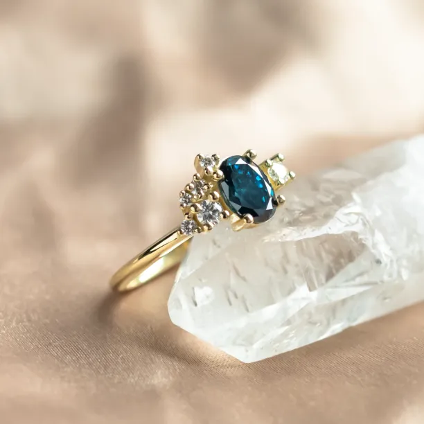 Angled view of the VAIANA gold ring with blue and white lab-grown diamonds