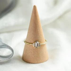 Vintage zásnubní prsten KYLA ze zlata s oválným salt and pepper diamantem a bočními diamanty