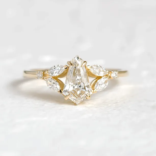 Vintage-style lab grown diamond ring NILIA with a large central diamond