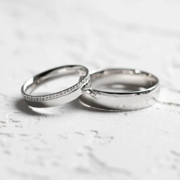 Diamond wedding rings TRADITIO, featuring a diamond-adorned ring and plain band