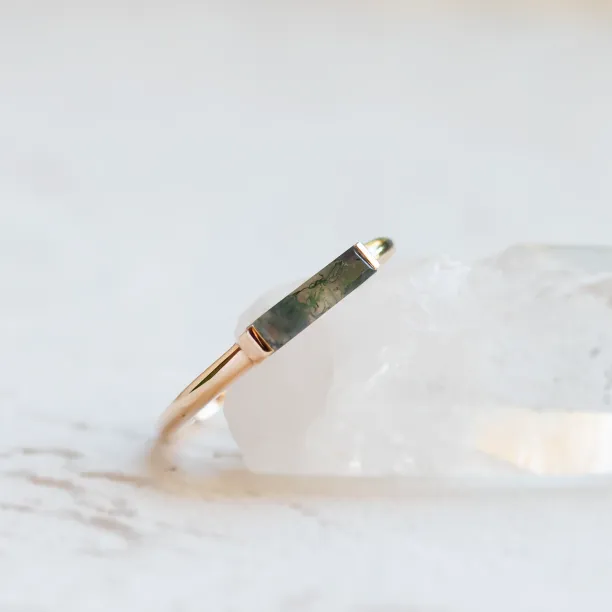 Close-up of the baguette-cut moss agate in the CATHIE gold ring