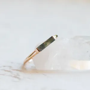 Close-up of the baguette-cut moss agate in the CATHIE gold ring