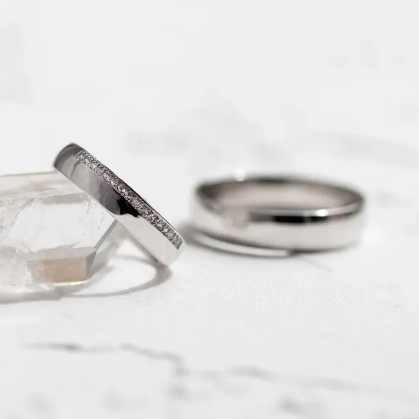 Close-up angled view of the diamond-set women's TRADITION wedding ring
