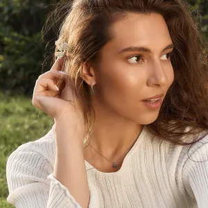 Zlaté visací náušnice MARLOW s mechovými acháty a diamanty na uchu