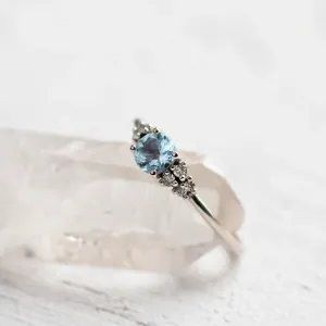 Originální zásnubní prsten s akvamarínem a diamanty AZZURRO