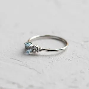 Originální zásnubní prsten s akvamarínem a diamanty AZZURRO