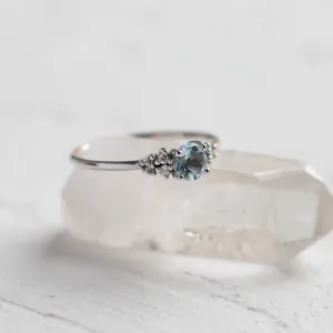 Originální zásnubní prsten s akvamarínem a diamanty AZZURRO