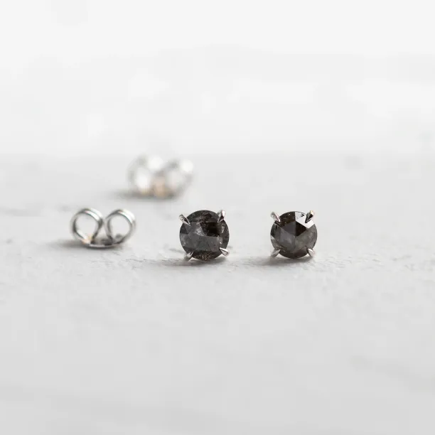 Náušnice SUZETTE se salt and pepper diamanty se zobrazenými zadními stranami
