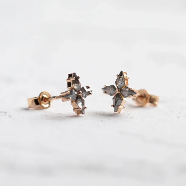 Side view of the FLORIS salt and pepper diamond earrings and posts