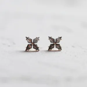 Minimalistické náušnice se salt and pepper diamanty FLORIS
