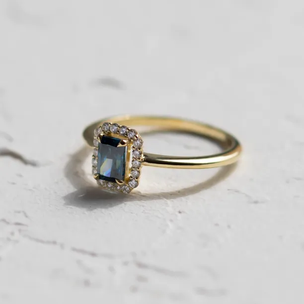 Angled view of the MILLIE ring showing its blue center diamond and band