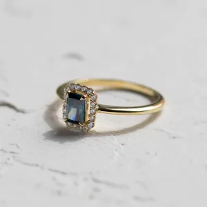 Angled view of the MILLIE ring showing its blue center diamond and band