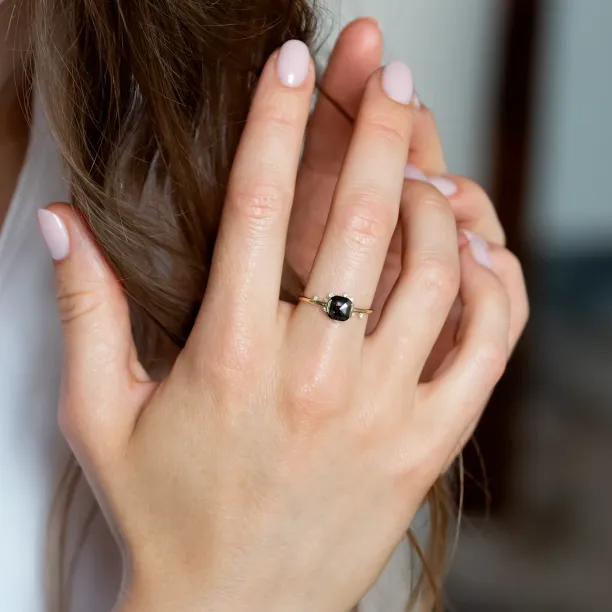 WINNIE salt and pepper diamond ring worn on the hand