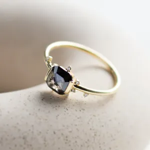 Angled close-up of the WINNIE salt and pepper diamond ring