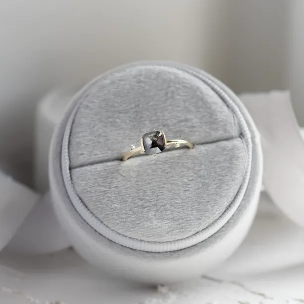 Top view of the WINNIE salt and pepper diamond ring