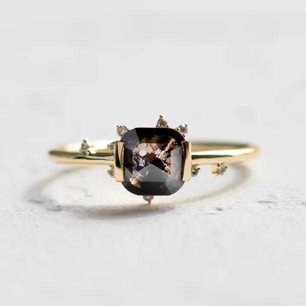 WINNIE cluster ring with a salt and pepper diamond and clear diamonds