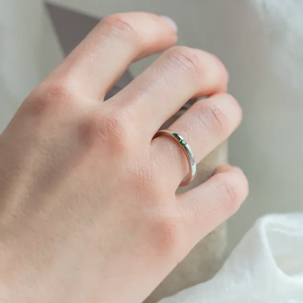 LINA platinum ring with a lab-grown emerald worn on the hand