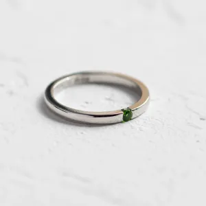 Angled view of the LINA platinum ring with a lab-grown emerald