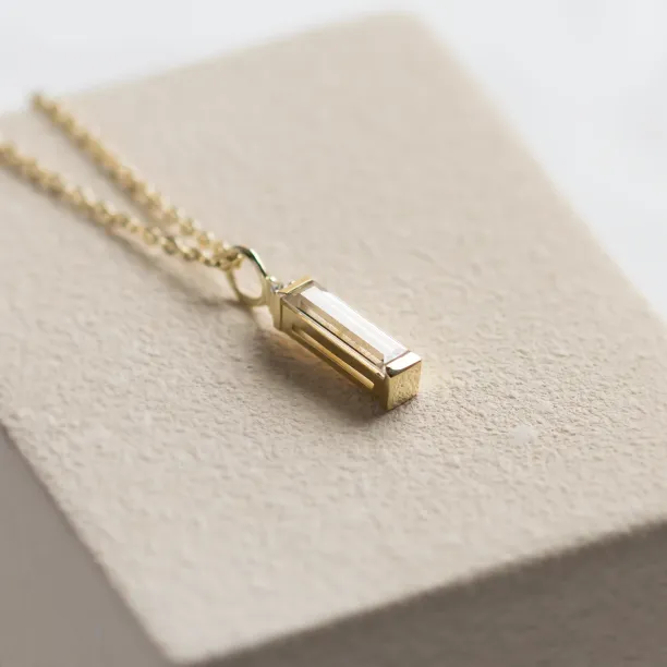 Angled detail of the FELIANA pendant showing its baguette moissanite