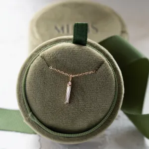Zlatý přívěsek FELICE s baguette moissanitem a diamantem na řetízku