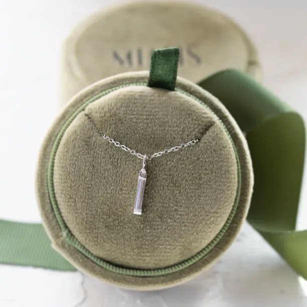 Minimalistický přívěsek FELICE s baguette moissanitem a diamantem na řetízku
