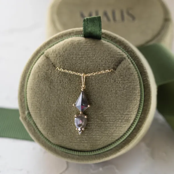 Zlatý náhrdelník SIGNATURE se salt and pepper diamanty a geometrickým přívěskem