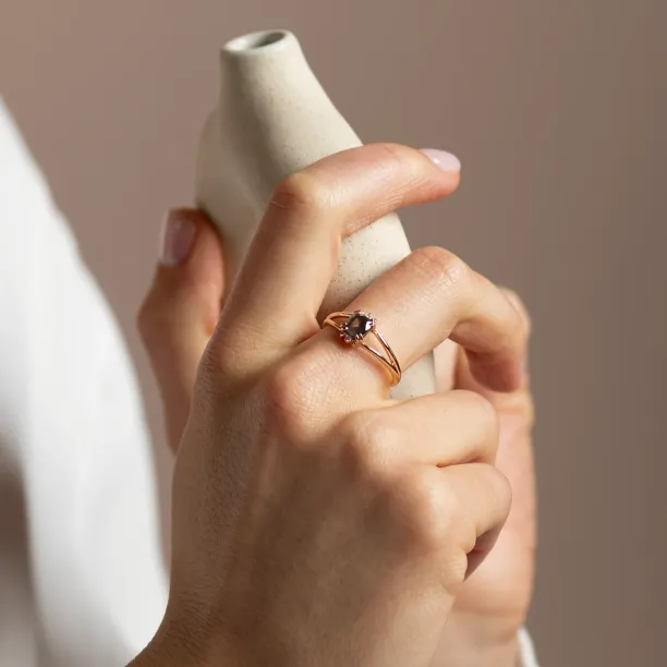 SALOMINA salt and pepper diamond ring worn on the hand