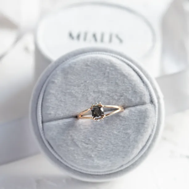 SALOMINA ring showing its asscher-shaped salt and pepper diamond and split band