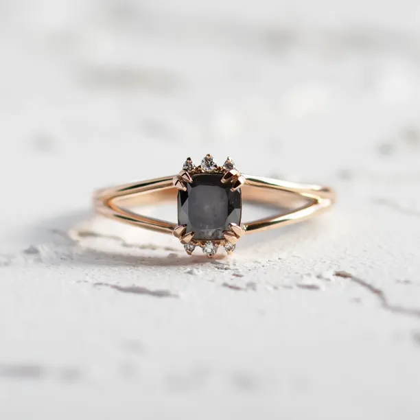 SALOMINA gold ring with an asscher-shaped salt and pepper diamond and natural diamonds