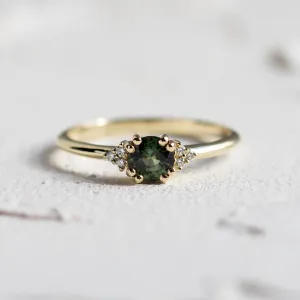 Zásnubní prsten se zeleným safírem a diamanty MONNADA