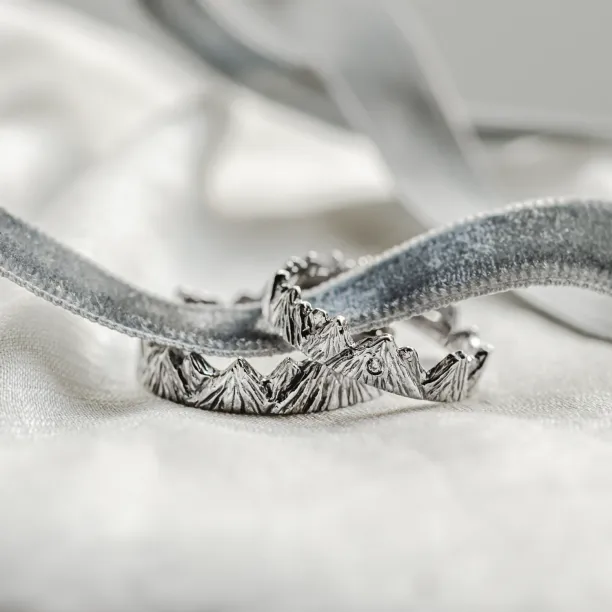 Close-up of MONTE platinum wedding rings with mountain-inspired bands