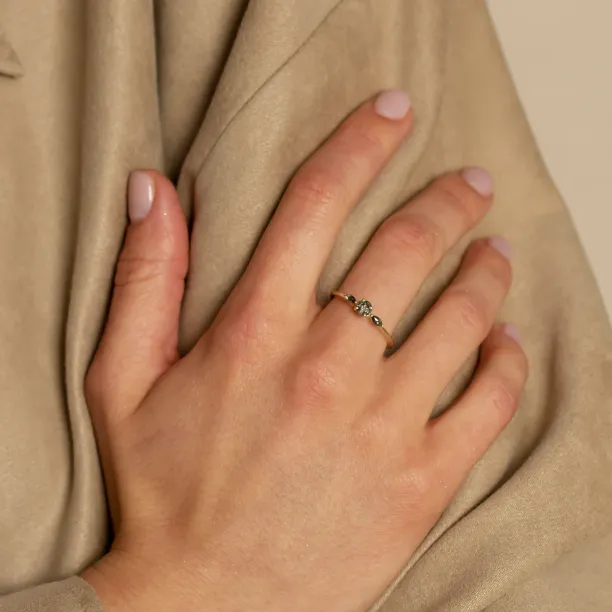 Salt and pepper diamond ring RINA worn on a hand