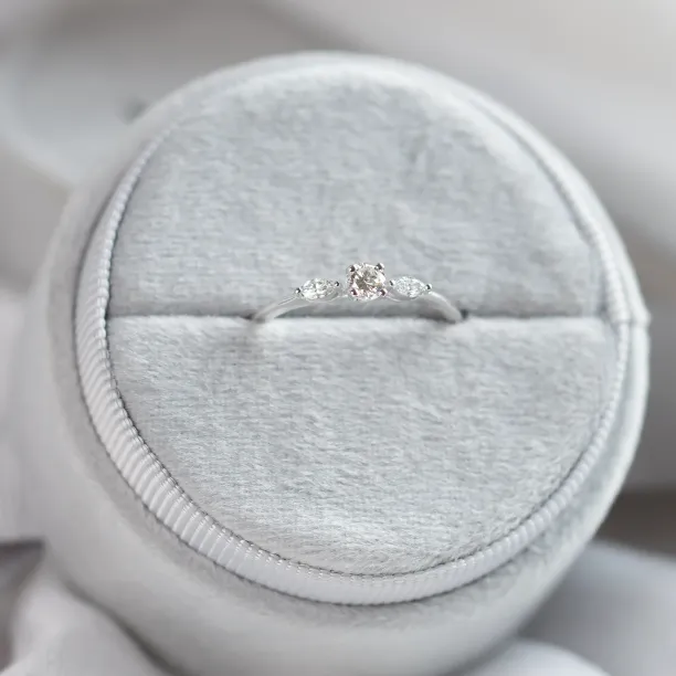 Diamond engagement ring DARA showing its three-diamond arrangement