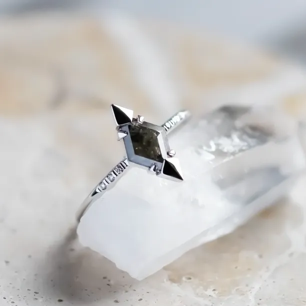 Close-up of the KYLEEN salt and pepper diamond and detailed band