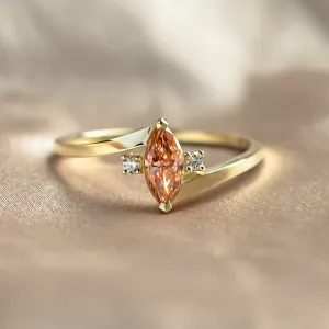 Zlatý prsten PESCA s oranžovým diamantem typu markýz a bílými lab grown diamanty