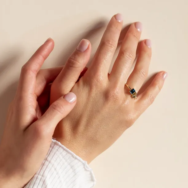 DOLORES toi et moi lab-grown diamond ring worn on the hand